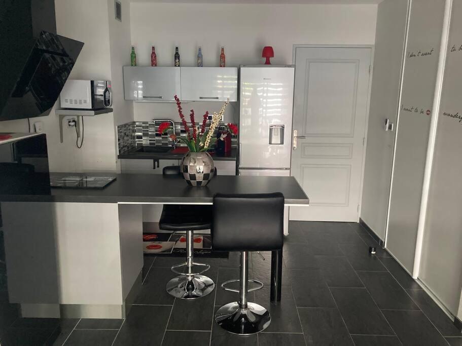 Magnifique Studio Tout Equipe Classe 2 Etoiles Apartment Saint-Leu Luaran gambar